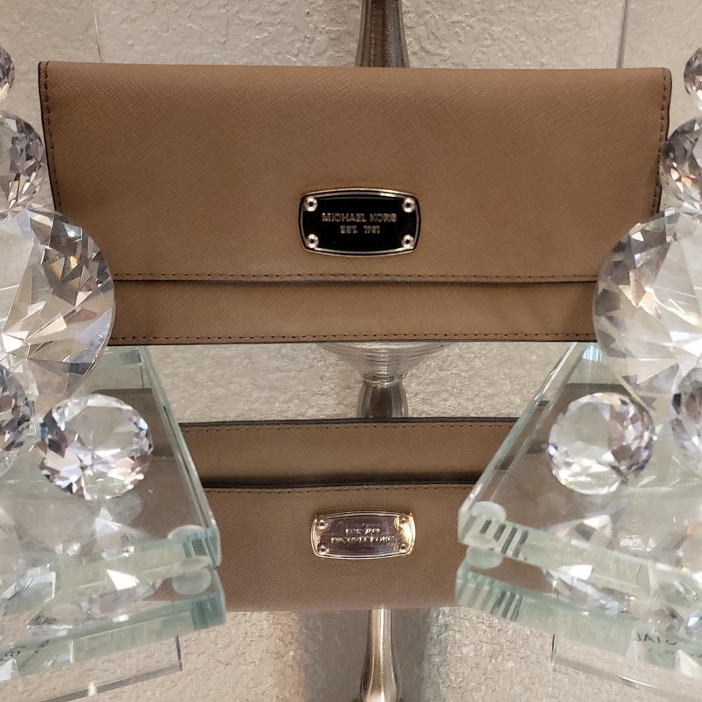 Michael kors bisque wallet